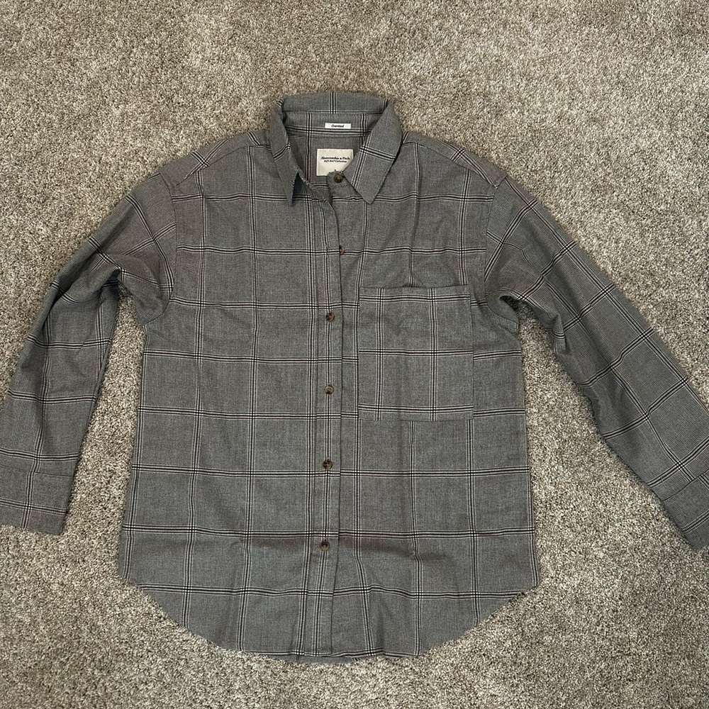 Abercrombie & Fitch oversized Gray Plaid Button-Up Shirt size S